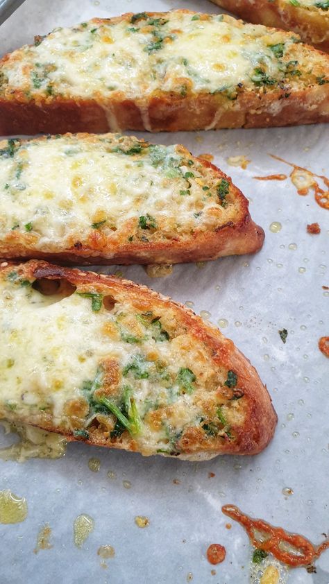 Garlic, Cheese and Herb Toast - My Anosmic Kitchen Garlic Cheese Toast In Oven, Fancy Garlic Bread, Baguette Ideas, Garlic Cheese Toast, Cheese Ideas, Cheese Toast Recipe, Camp Decor, Garlic Toast, Natural Spices