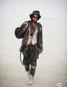 Estilo Burning Man, Outfit Herren, Man Street Style, Burning Man Costumes, Burning Man Style, Afrika Burn, Bohemian Men, Burning Men, Bohemian Style Men