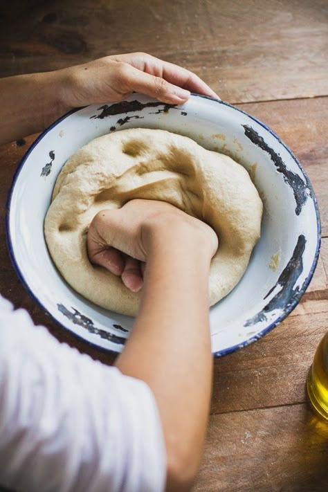 Journey Kitchen: How To Make The Everyday Indian Flatbread - Roti/Chapati Recetas Salvadorenas, Traditional Indian Food, Kneading Dough, Chapati, Our Daily Bread, Baking Bread, Daily Bread, Naan, Flatbread