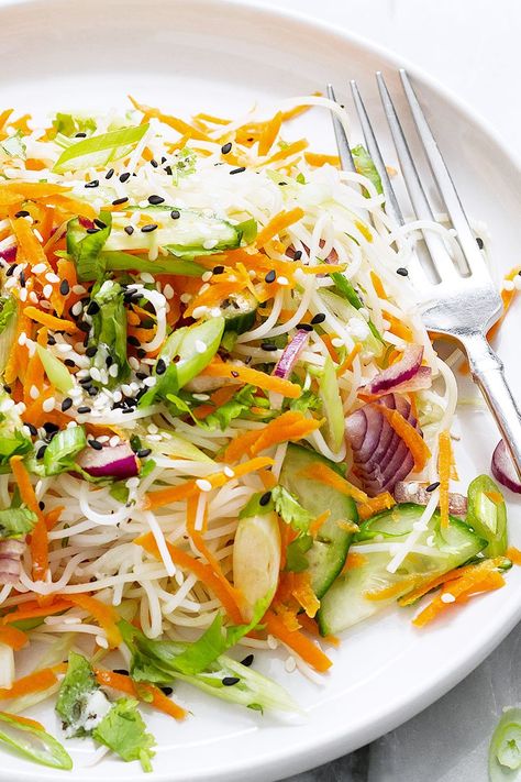 noodle salad recipe Cucumber Vinegar, Gourmet Salads, Takeout Recipes, Vinegar Salad, Vermicelli Recipes, Summertime Salads, Quick Healthy Lunch, Noodle Salad Recipes, Grape Salad