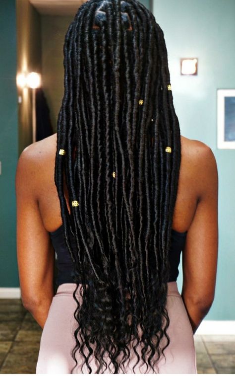 Protective style Short Faux Locs Styles, Faux Locs Curly Ends, Short Faux Locs, Faux Locs Styles, Havana Twists, Crochet Faux Locs, Locs Styles, Faux Locks, Faux Locs Hairstyles