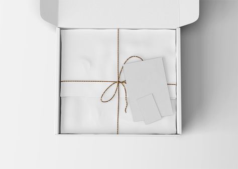 Gift Box with Greeting Card Free Mockup - Free Mockup World Mockup Packaging Box, Gift Box Ideas, Greeting Card Mockup, Mockup Packaging, Christian Sleeve Tattoo, Free Packaging Mockup, Paper Mockup, Card Mockup, Card Drawing