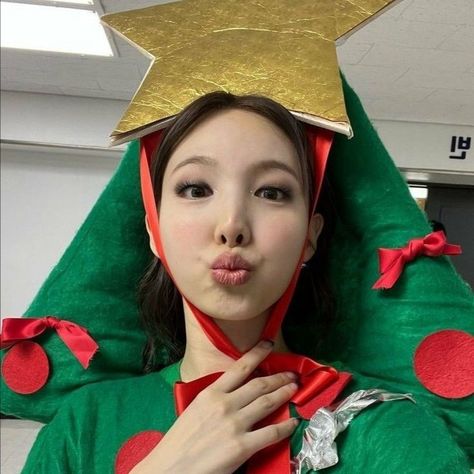 Twice Christmas Icons, Nayeon Christmas Icon, Twice Christmas, Anime Christmas, Merry Happy, Dara Kpop, Creative Activities For Kids, Christmas Icons, Im Nayeon