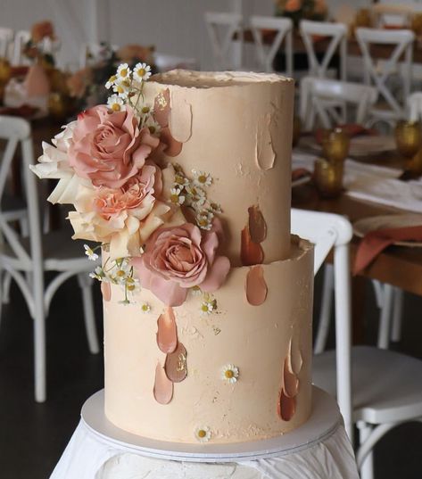 Dusty Rose Cake Birthday, Nude Cake Ideas, Wedding Cake With Dusty Rose Flowers, Cinnamon Rose Wedding Cake, Boho Wedding Cake Blush Pink, Wedding Cake Mauve, Rustic Pink Cake, Beige Wedding Cake, Wedding Cake Dusty Pink