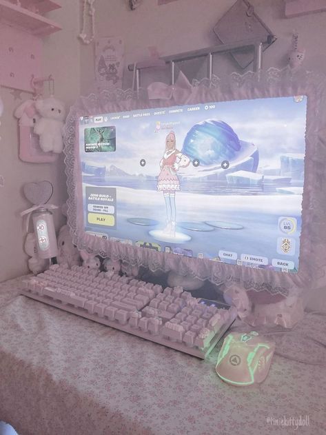 Please do not steal mi pic and claiminf its urs ! ૮꒰ ˶> ༝ Sugarbunnies Sanrio, Cutecore Room, Kawaii Room Ideas, Dream Setup, Computer Desk Mat, Gaming Notebook, Pastel Kawaii, Video Game Room Design, Soft Pink Theme