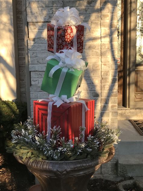 This year's presents topiary! Christmas Gift Boxes Topiary, Front Door Christmas Present Decor, Xmas Topiary Ideas, Stacked Presents Decoration, Outdoor Christmas Presents Diy, Christmas Present Topiary, Christmas Topiary Diy, Present Topiary, Diy Christmas Topiary