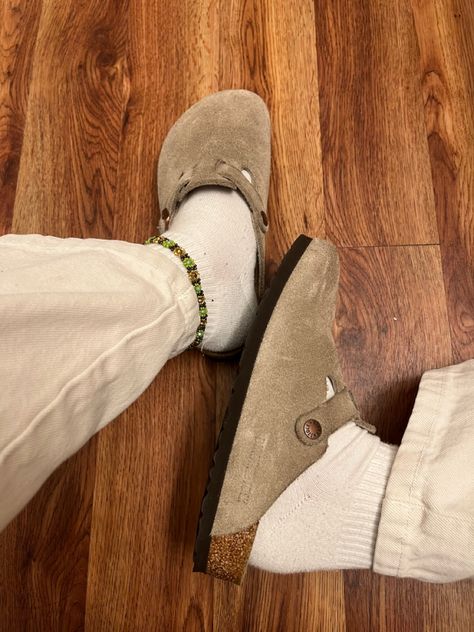 #birkenstock #taupe #shoes #fashion Berken Stocks Shoes, Taupe Birkenstocks, Birkenstock Taupe, Taupe Shoes, Boston Clogs, Visual Journal, Shaved Head, Streetwear Men, Fit Ideas