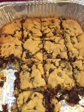 Lazy Chocolate Chip Cookie Bars Lazy Chocolate Chip Cookie Bars, Lazy Cake Cookies, Lazy Cake, Chocolate Chip Bars, Chocolate Chip Cookie Cake, Easy Chocolate Chip Cookies, Chocolate Chip Cookie Bars, Cookie Bar Recipes, Yellow Cake