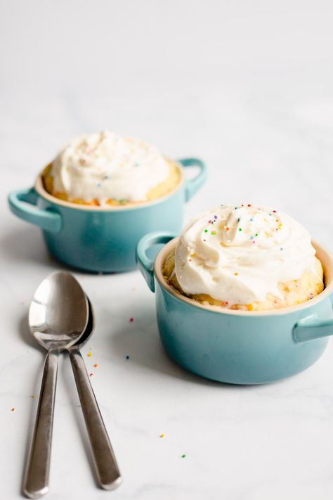 These funfetti mug cakes are super easy and only take 5 minutes to make! They are literally the perfect celebration dessert for two! #thebeaderchef #dessertfortwo #datenight #datenightdessert #celebration #funfetti #cake #cupcakes Mini Le Creuset, Funfetti Mug Cake, Green Mountains Vermont, Cakes For Two, Lemon Ideas, Easy Lemon Bars, Mini Recipes, Le Creuset Recipes, Celebration Desserts