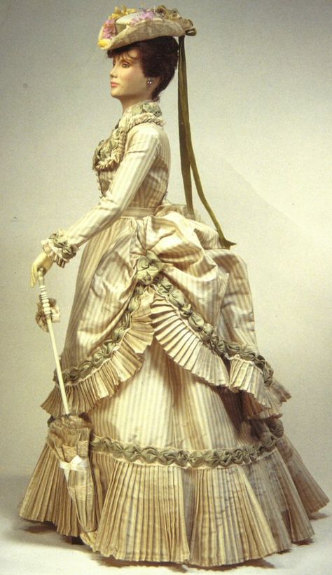 V337: Bustle Decoration Inspiration – American Duchess Blog Historical Gowns, Victorian Fashion Dresses, American Duchess, Antique Dresses, Victorian Dresses, Bustle Dress, Historical Clothes, Victorian Costume, Fashion Through The Ages