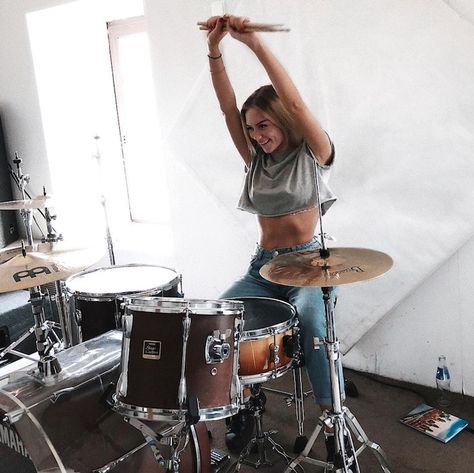 Drummer Girl Aesthetic, Drummer Aesthetic, Alina Olesheva, Drums Girl, Drums Wallpaper, Singing Classes, Female Drummer, How To Play Drums, Brooklyn Baby