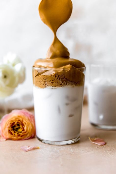 Iced Coconut Whipped Coffee-4 Drinks Breakfast, Post Background, Smoothie Coffee, Make Iced Coffee, Coconut Milk Coffee, Espresso Martini Recipe, Best Iced Coffee, Whipped Coffee, How To Make Ice Coffee