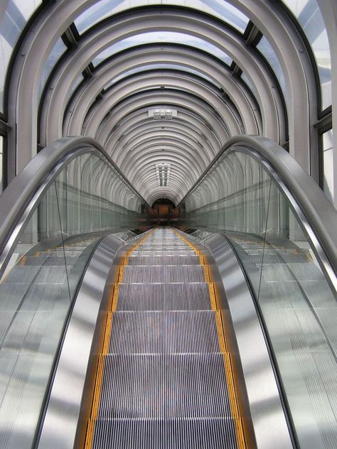 this is and example of leading lines because the lines work together and lead you into the picture: Arch Stairs, Symmetry Photography, Framing Photos, Osaka Travel, Sky Building, Composition Techniques, Leading Lines, Photo Women, Line Photography