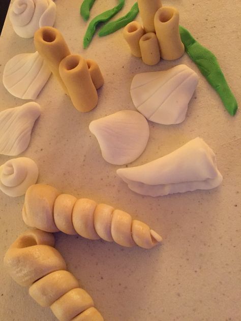 Seashells made from fondant Fondant Seashells, Fondant Characters, Clay Animals, Eat Dessert First, Eat Dessert, Dry Clay, Air Dry Clay, Clay Crafts, Air Dry