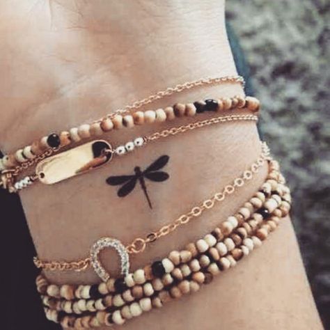 11 Subtle Tattoos For People Who Aren't Quite Sure If They're Ready To Commit Small Dragonfly Tattoo, Dragonfly Tattoo Design, Creme Anti Age, Wrist Tattoos For Women, Dragonfly Tattoo, Dainty Tattoos, Subtle Tattoos, Trendy Tattoos, Forearm Tattoos