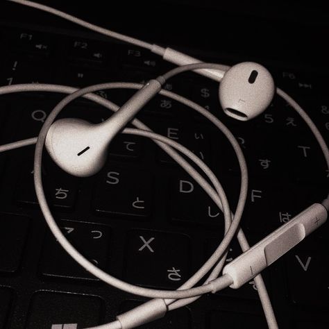 Headphones Aesthetic Dark, Headphone Aesthetic, Headphones Apple, Pale Grunge, Aesthetic Post, Post Photo, Make A Game, Aesthetic Dark, Aesthetic Grunge