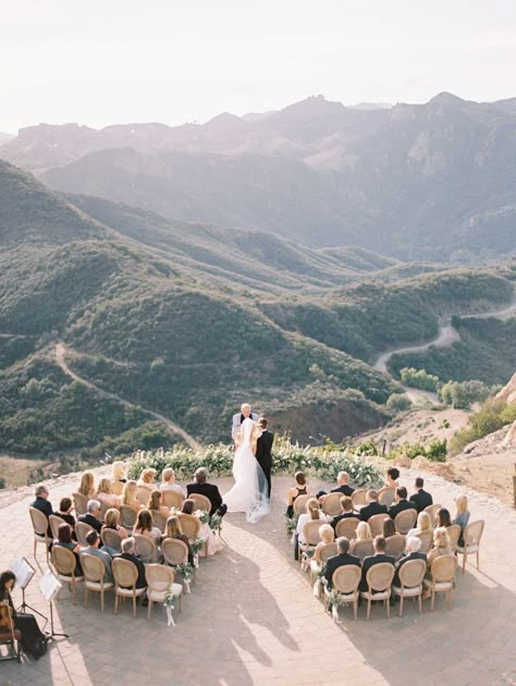 Kurt Boomer Malibu Rocky Oaks Wedding, Small Outdoor Wedding, Malibu Rocky Oaks, Wedding Ceremony Ideas, Summer Wedding Outdoor, Wedding Winter, Desi Wedding, Big Wedding, Outdoor Wedding Ceremony