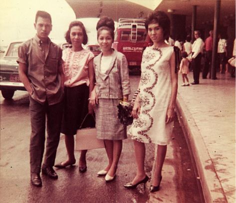 Retro Filipino, Retro Philippines, Outfit Philippines, Filipino History, Vintage Philippines, 60s Outfit, Outfits 60s, Street Photography Paris, 1980s Outfits