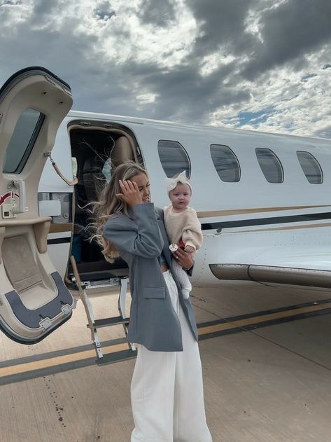 Chic Travel Outfit, Airport Outfit Summer, Airport Travel Outfits, Twisted Games, Airport Outfits, Future Mommy, Moms Goals, Rich Lifestyle, Future Mom