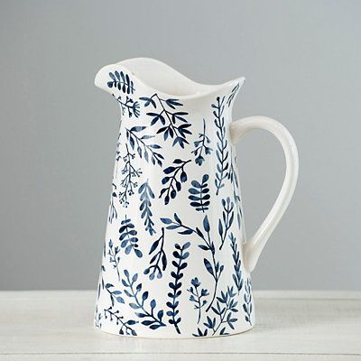 Ceramic Jugs Pottery, Ceramic Cafe, Diy Pottery Painting, Cerámica Ideas, Pottery Painting Designs, Pottery Jug, Ceramic Jug, Blue Pottery, Pottery Crafts