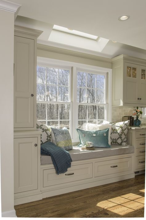 Kitchen Window Seats Ideas, Kitchen With Window Seat And Island, Window Seat Ideas Dining Room, Kitchen With Window Bench, Built In Around Window Kitchen, Kitchen Counter In Front Of Window, Window Seat Cabinets, Window Seats In Kitchen, Bay Window Bench Seat Kitchen