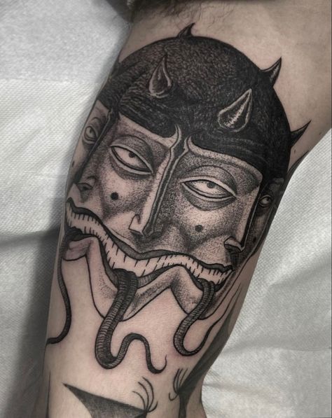 Nosferatu Tattoo, Tattoo Ideas Summer, Dark Tattoo Ideas, Gotik Tattoo, Dark Feminine Tattoos, Siren Tattoo, Feminine Skull Tattoos, Feminine Tattoo Ideas, Shadow Tattoo