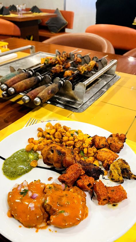 Potato patties, mutton kebab, barbecue fish, prawns,paneer and chicken, tandoori chicken lolipop, crispy corn Mutton Kebab, Chicken Snap, Alcohol Snapchat, Meal Snap, Snapchat Party, Food Varieties, Barbecue Fish, Creative Snaps, Chicken Tandoori