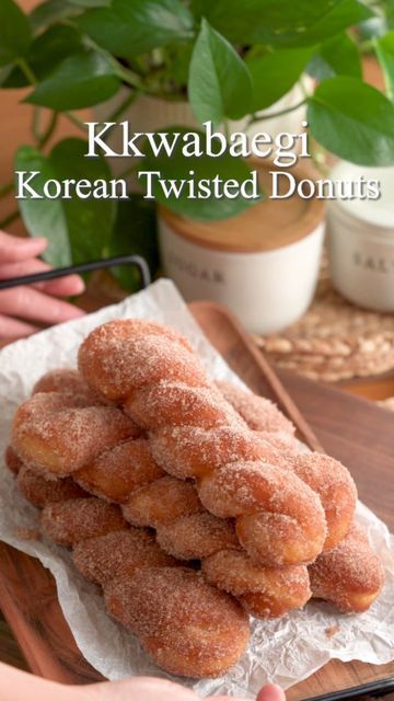 Twisted Donuts Recipe, Twisted Donut, Korean Pastries, Asian Pastries, Korean Donuts Recipe, Korean Twisted Doughnut Recipe, Doughnut Recipe Easy, Korean Desserts, French Baking