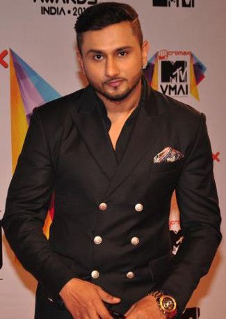 Yo Yo Honey Singh Height, Weight, Age, Wife, Affairs & More » StarsUnfolded Yo Yo Honey Singh, Tiger Shroff, Bodyweight Workout Beginner, Famous Singers, Bollywood Movie, Wedding Suits Men, Fat Face, Kurta Designs, Short Bob Hairstyles