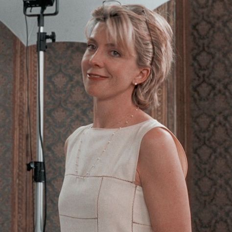 Mom From Parent Trap Hair, Elisabeth James Parent Trap, Elizabeth James Hair, Elizabeth James Style, Diana Cut Hairstyle, Elizabeth James Parent Trap, Hairstyles For Long Hair Y2k, Elizabeth James Aesthetic, Classy Short Hair