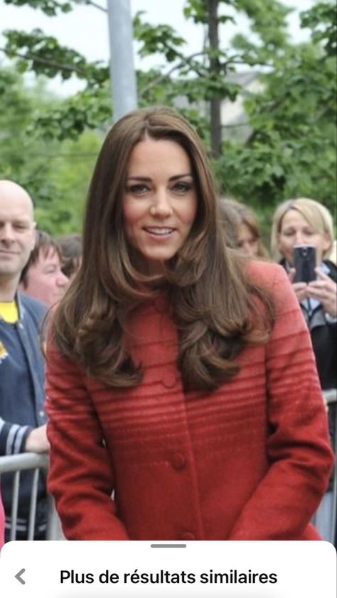 Kate Middleton Highlights, Kate Middleton Short Hair, Kate Middleton Haircut, Pippa Middleton Bridesmaid Dress, Brown Hair With Highlights And Lowlights, Düşes Kate, Looks Kate Middleton, Kate Middleton Hair, Layered Haircuts For Medium Hair