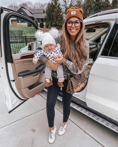 Carhartt Beanie, Mommy Outfits, Stylish Mom, Cute Lazy Outfits, Mommy Style, Lazy Days, Fall Fits, Outfits With Hats, Work Style