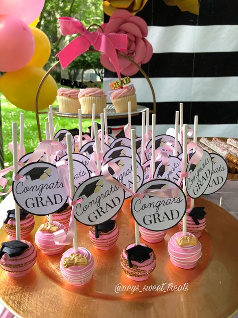 Graduation Table Treats, Grad Sweet Table, Pink Graduation Treats, Graduation Sweets Treats, Graduation Pastry Ideas, Graduation Cake Balls, Cake Pop Display Ideas Graduation, Sweets Table Graduation Party, Cake Pops Graduation Ideas