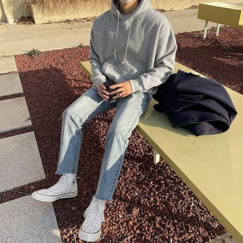 Korean Hoodie Outfit Men, Converse Parchment, Blue Jeans Outfit Men, Blue Jeans Outfit, Grey Jeans Outfit, Straight Jeans Outfit, Korean Street Fashion Men, Hoodie Outfit Men, Jeans Outfit Men