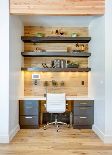 Small Home Office Idea - Make use of a small space and tuck your desk away in an alcove // Good lighting is essential in any office. Installing lights directly above your desk, like on a bottom shelf, will make sure you’ve always got enough light, even if you don’t have a window nearby. Closet Office, Small Space Office, Small Home Offices, Contemporary Home Office, Office Nook, Small Home Office, Built In Desk, Diy Desk, Home Office Space