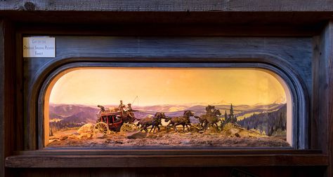 Joe De Yong Diorama - The Carriage and Western Art Museum Horse Habitat Diorama, Diorama Museum, Cowboy Diorama, Indian Diorama, Lighting Sky, Set Lighting, Comanche Indian Diorama, Maynard Dixon, Western Film