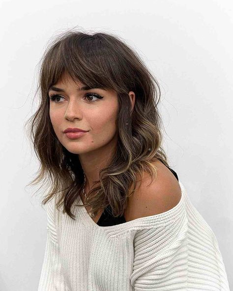 Medium Layered Haircuts For Thick Hair Shaggy Hairstyles, Short Bangs Face Frame, Frame Bangs Medium Hair, Front Bangs Layered Hair, Soft Haircuts For Women, Two Color Hair With Bangs, Face Framing With Fringe, Chic Bangs Hair, A Line Long Bob With Bangs