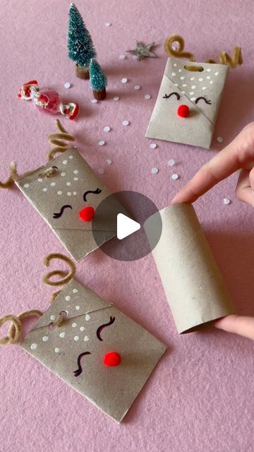 Christmas Crafts Pipe Cleaners, Diy Christmas Treats, Craft Pipe Cleaner, Reindeer Craft, Toilet Paper Roll Crafts, December 16, Christmas Crafts Decorations, Easy Crafts For Kids, Cardboard Crafts