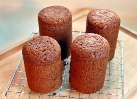 Boston Brown Bread Recipe, Bread In A Can, Beans Growing, Boston Brown Bread, England Recipes, Hotel Meals, Brown Bread Recipe, Graham Flour, Steamed Bread