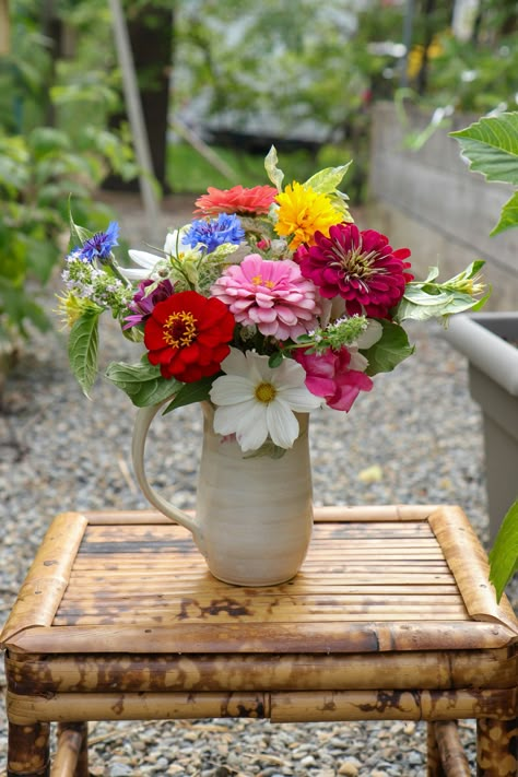 Flower Bouquet Summer, Summer Flower Bouquet, Easiest Flowers To Grow, Flower Truck, Flower Farmer, Soil Layers, Cut Flower Garden, Fool Proof, Flower Stands