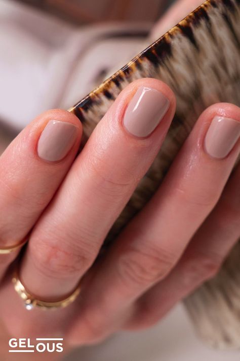 Our 8 Favourite Nude Gel Nail Polishes - That's the Clay It Is Gel Nail Polish - photographed on model Warm Nude Nails, Caramel Nails, Diy Gel Manicure, Gel Manicure At Home, Gel Nail Polish Colors, Gel Nails At Home, Nude Nail Polish, Nude Nail, Cream Nails