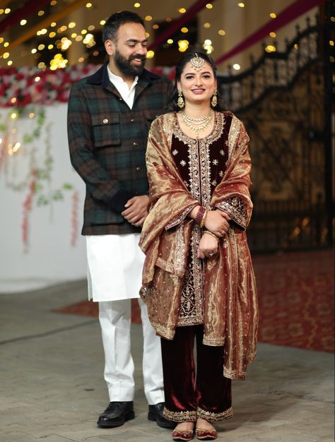 Couple Punjabi, Heavy Suits, Kurta Pajama Punjabi, Couple Dresses, Plazo Suits, Indian Fits, Lux Wedding, Bridal Suits, Salwar Suits Party Wear