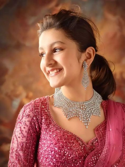 Sitara Ghattamaneni, Namrata Shirodkar, Divyanka Tripathi Saree, Prabhas Actor, Disney Princess Outfits, Visual Story, Mahesh Babu, Miss India, Half Saree Designs