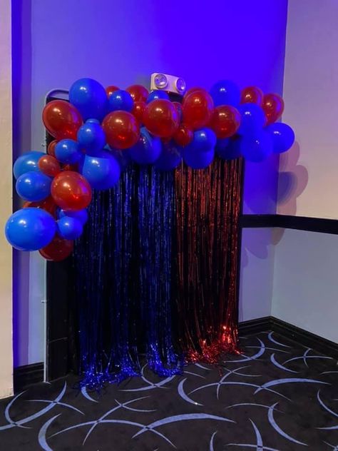 Spider Man Birthday Party Ideas Balloons, Spiderman Theme Quinceanera, Diy Spiderman Backdrop, Spider Man Birthday Party Ideas Simple, Spider-man Themed Sweet 16, Spider Man Quinceanera Theme, Spider Man Party Decoration, Spiderman 16th Birthday Party, Spiderman Quinceanera Theme