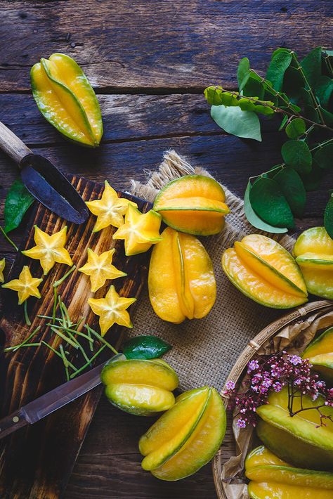 Tropical Fruit Photography, Fruit Background, Vegetables Photography, Fruit Health Benefits, Star Fruit, Food Art Photography, Dessert Photography, Fruits Images, Fruit Photography