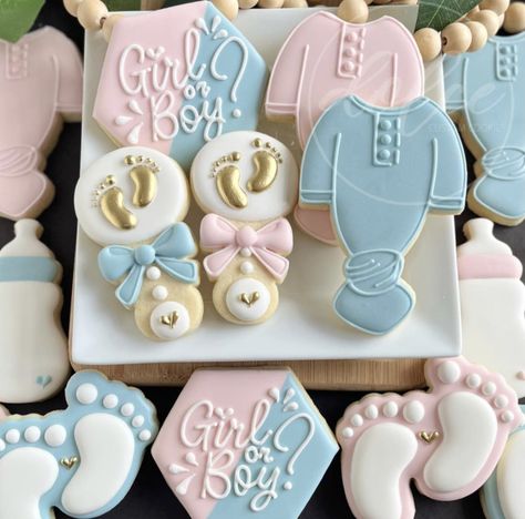 He Or She Cookies, Gender Reveal Cookies Decorated, Bear Gender Reveal Cookies, Gender Reveal Cookies Neutral, Gender Reveal Sugar Cookie Ideas, Pink And Blue Cookies Gender Reveal, We’re Pregnant Cookies, Baby 2024, Royal Cookies