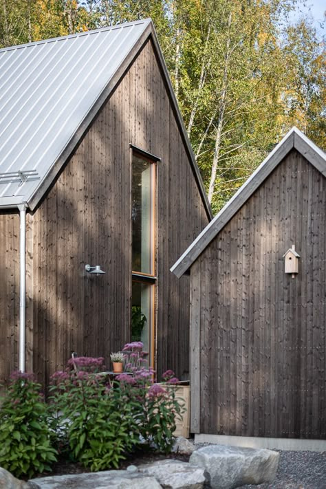 Nordic Barn House, Scandinavian Bungalow, Nordic House Architecture, Nordic Cottage, Nordic Beauty, Modern Wooden House, Nordic House, Cabin Tiny House, Seating Ideas