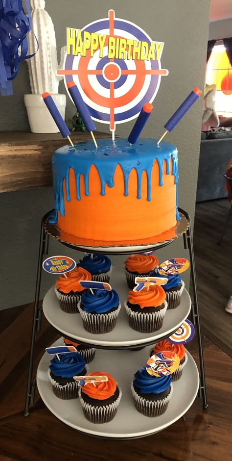 Nerf Wars Birthday Party, Boy 6th Birthday Party Themes, 5th Boy Birthday Ideas, Gel Blaster Birthday Party, Nerf Birthday Party Ideas Cake, 8th Birthday Boy Party Theme, Nerf Battle Birthday Party, Blue And Orange Cupcakes, Boy 10th Birthday Ideas