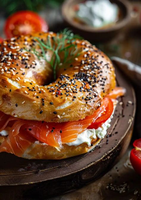 Bagels With Salmon, Smoked Salmon Bagel Recipe, Lox Bagel Recipe, Brioche Sandwich Ideas, Bagels Aesthetic, Bagel Sandwich Ideas, Bagel Lox, Bbq Breakfast, Lox Bagel