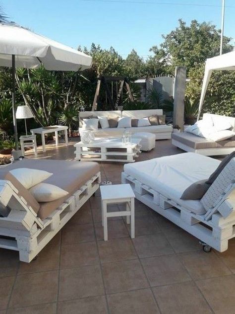 Gartenmöbel aus PalettenAktuelle Ideen für Sommer 2018 beautifulgarden gardens gardendesign Pallet Bed Outdoor, Ideas Con Palets Jardin Patio, Palette Garden, Pallet Lounge, Pallet Garden Furniture, Pallet Patio Furniture, Pallet Patio, Pallet Outdoor, Diy Garden Furniture